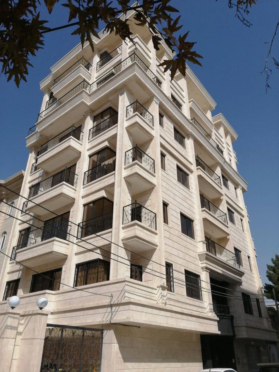 نصب قفل و دستگیره هوشمند در پروژه مسکونی مهندس معینی تهران